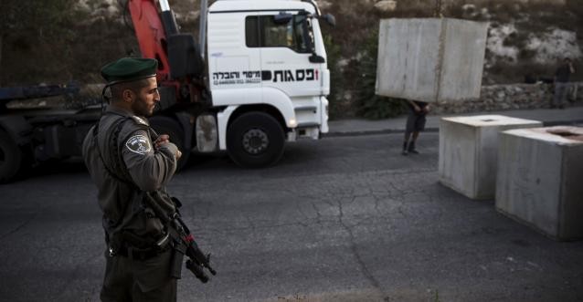 La police israélienne installe des barrages autour de Jérusalem-Est - ảnh 1